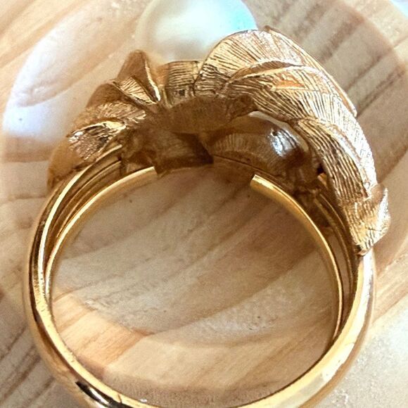Vintage Avon Faux Pearl Bypass Ring - Picture 12 of 13